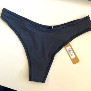NWT SKIMS fits everyone dipped front thong. So soft!!! Smoke free pet free home.